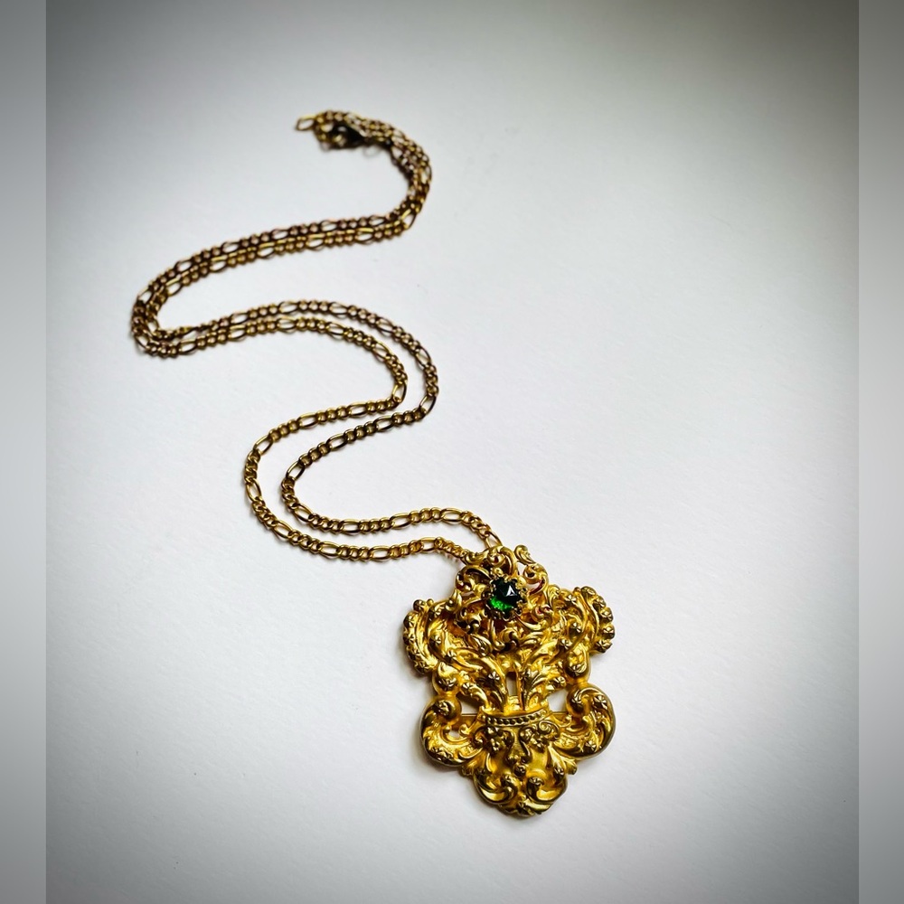 Vintage Ornate Fleur-de-lis Gold And Green Necklace